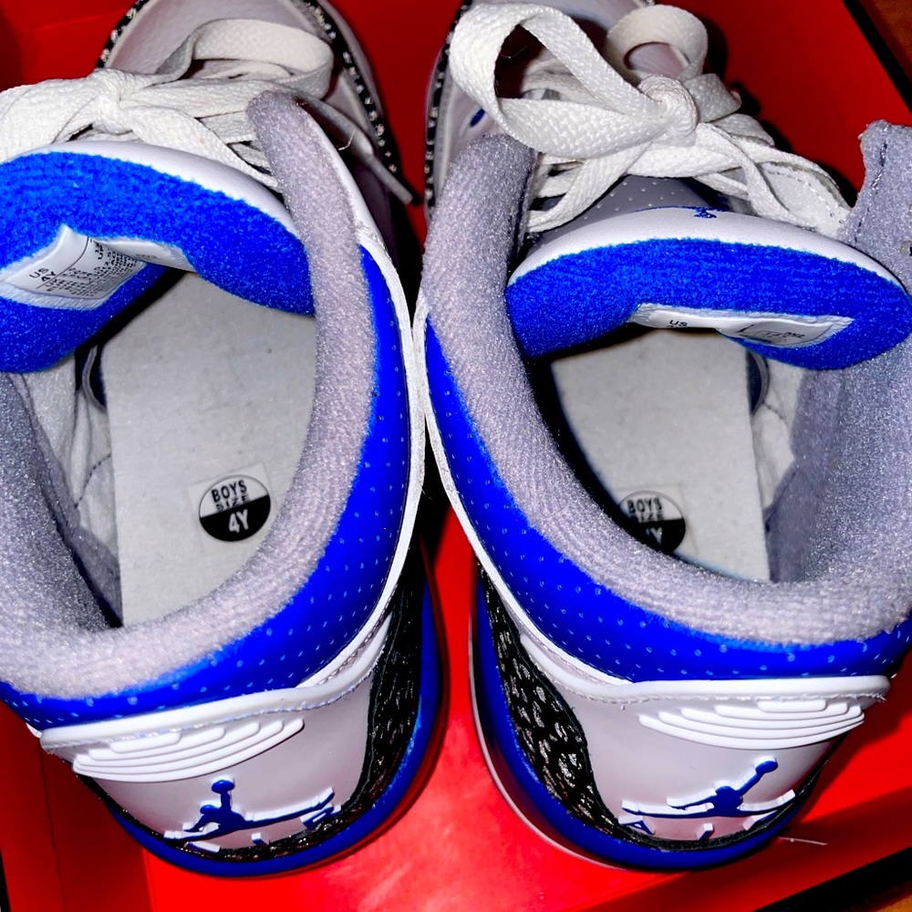 Jordan 3s - Picture 4 of 5